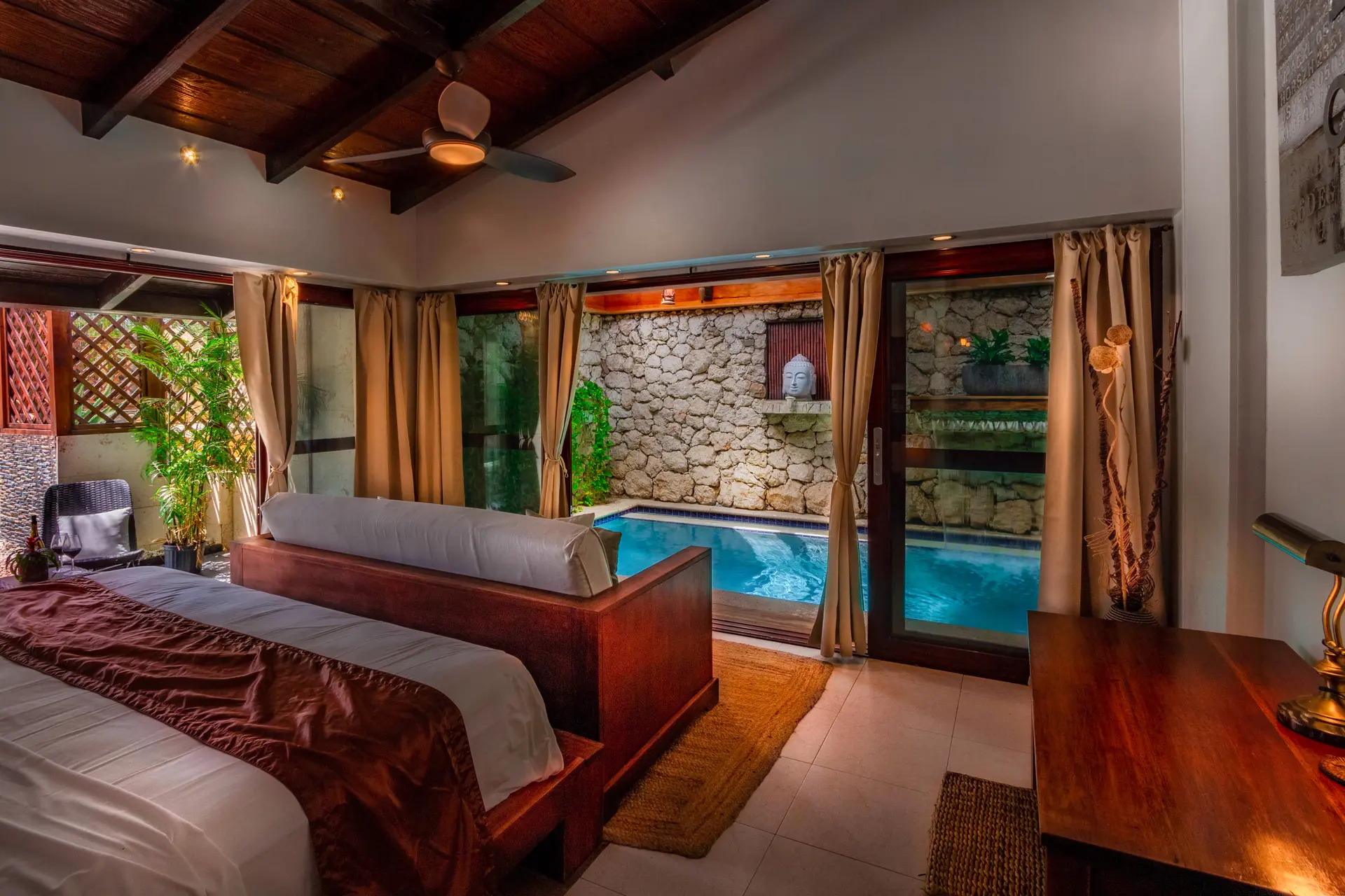 Pool Suite bedroom at Bali Retreat Aruba